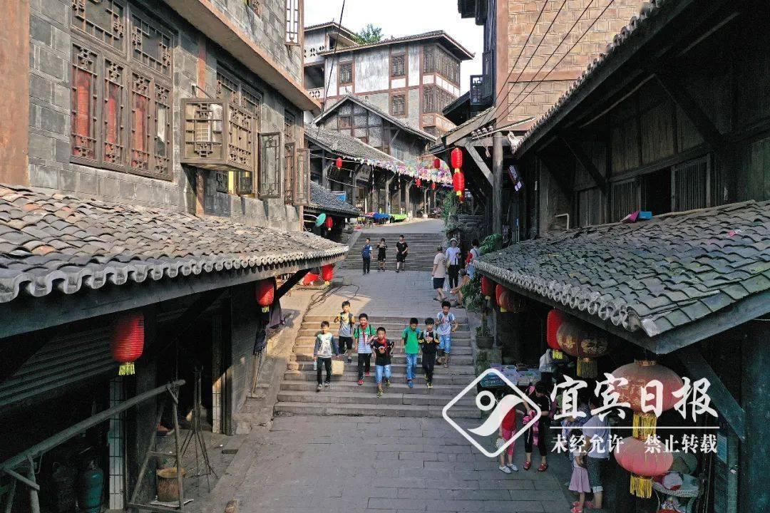 探索天涯,畅享婆婆让宝宝睡米枕头,说把头型睡得好看些,现在一个多月了,宝宝的头型有点不对称,该怎么办呢?交流平台
